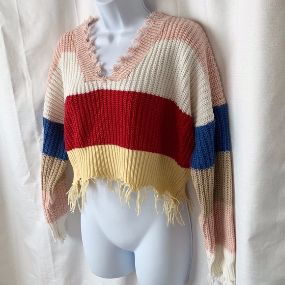 NWOT- Frayed Edge V-Neck Cropped Sweater!! - Picture 4 of 5
